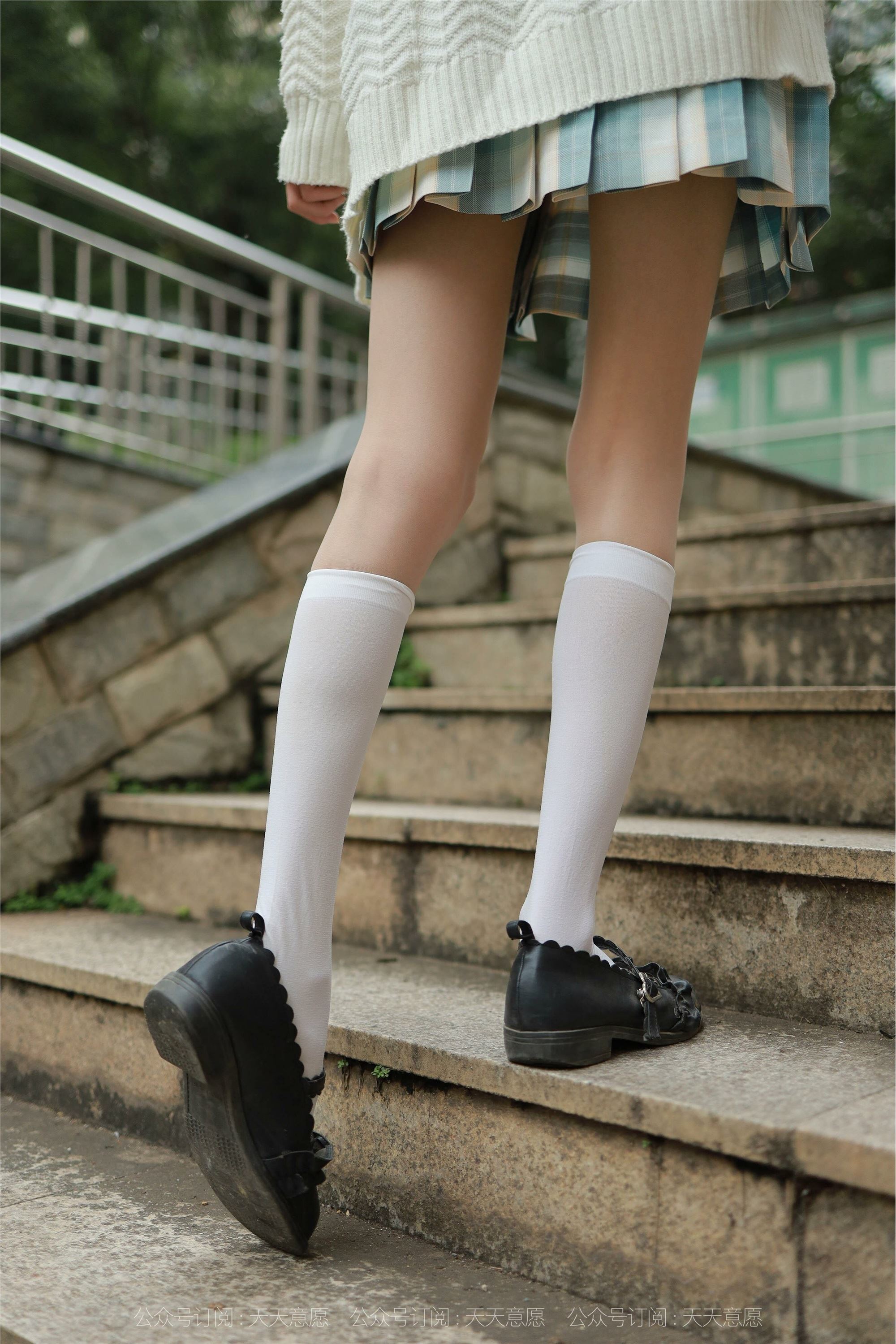 IESS异思趣向  2021.11.02 丝享家963：团团《长腿JK装》